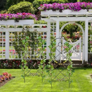 Jardin aménagé avec treillis